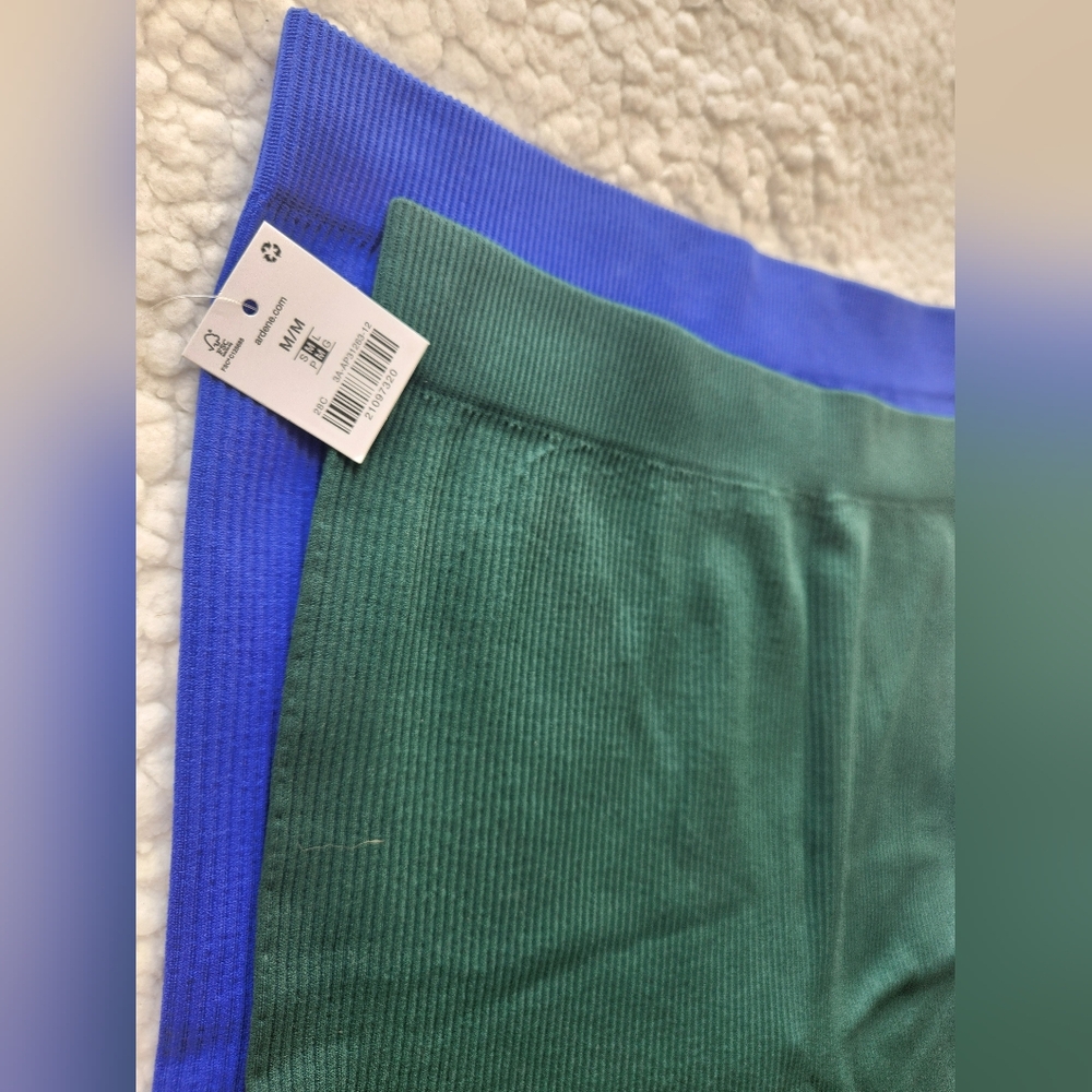 2/$20 Set Ribbed Biker Shorts - Picture 4 of 4